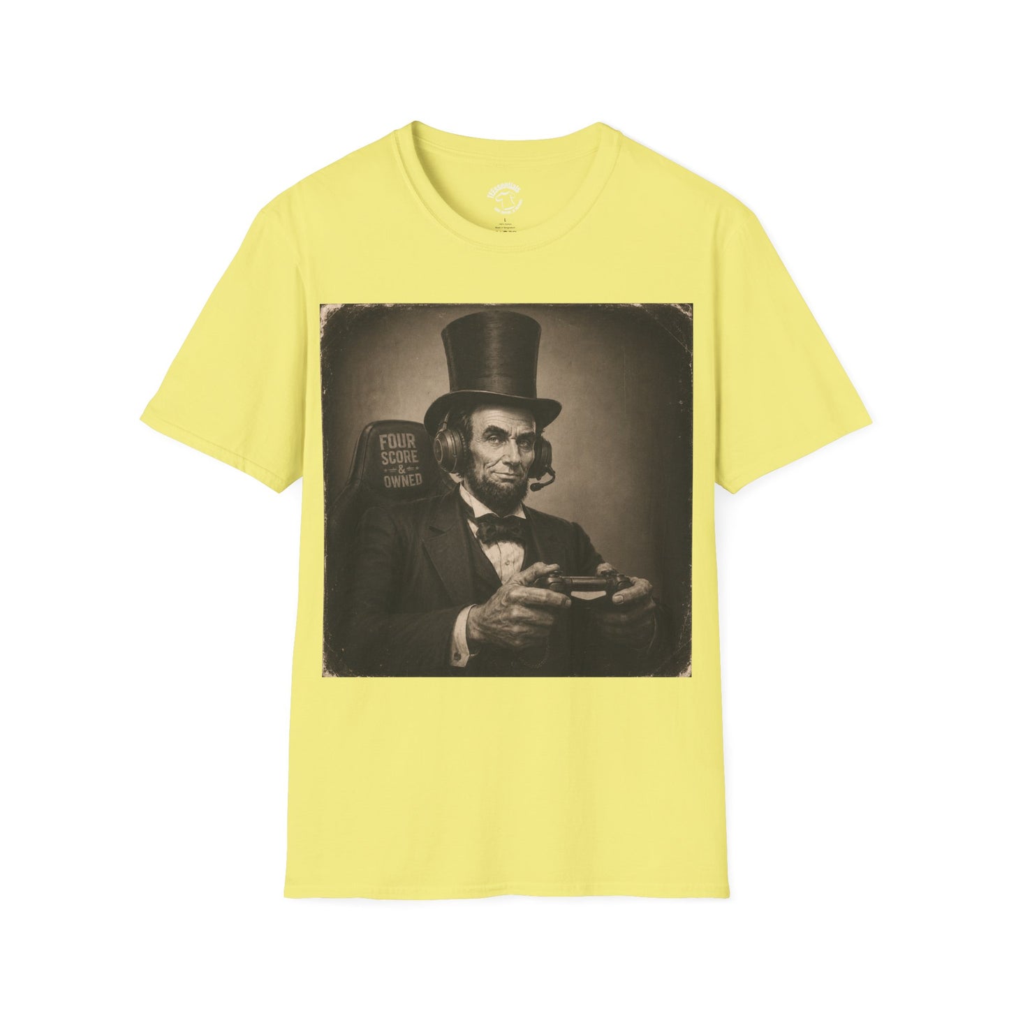 Vintage Abraham Lincoln Gamer Photo T-Shirt — Retro Presidential Gamer Portrait Tee